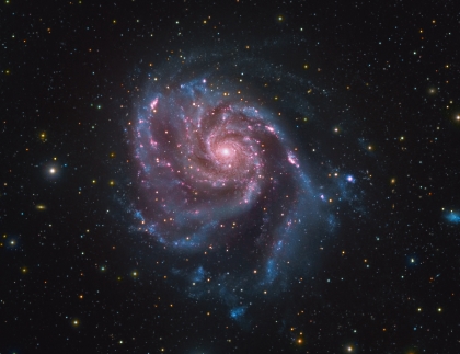 m101_LRGB_COMPO_100_3_COMPO_ABE_FLATTERN_HALF_CROP